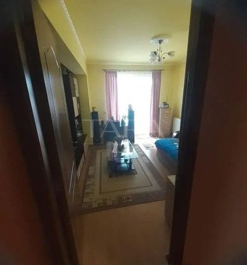 Apartament Decomandat, 3 Camere, Zona Centrală Floresti. - Poză 1