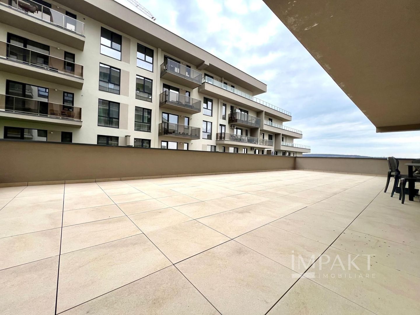 Apartament ultrafinisat cu terasa si view - Poză 10