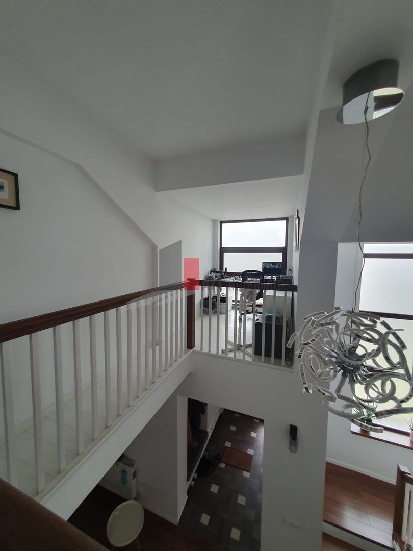 Vila superba Tunari cu piscina - Poză 9