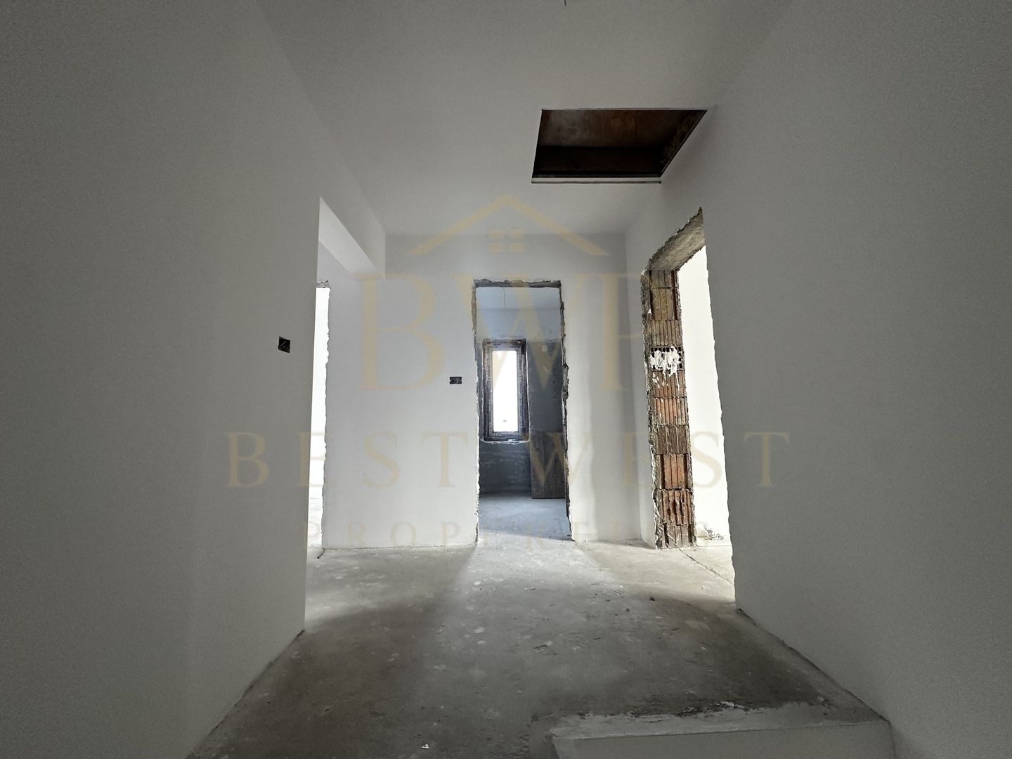 Duplex, 4 dormitoare, Mosnita, drum asfaltat, toate utilitățile - Poză 12