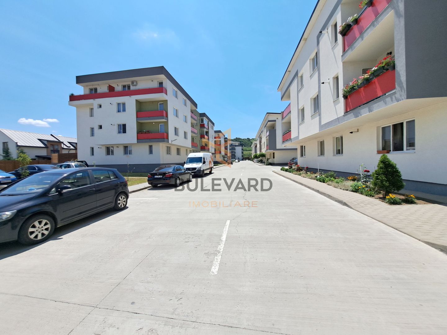 Apartament cu 2 camere + parcare, zona Terra! - Poză 1