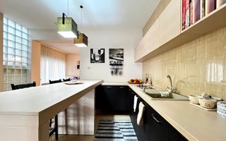 Casa spațioasă și primitoare cu garaj dublu, în Braytim – Soarelui - Poză 8