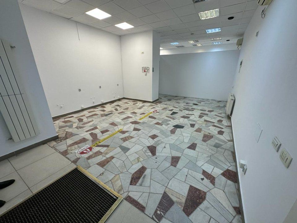 PROPRIETAR vand spatiu comercial pe Stefan Cel Mare - Poză 3