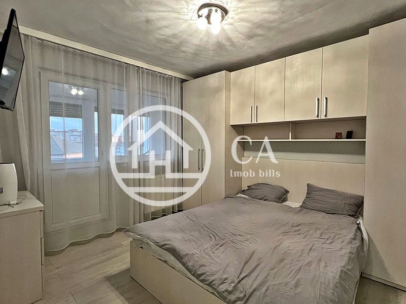 Apartament de vânzare cu 3 camere în zona Rogerius, Oradea - Poză 6