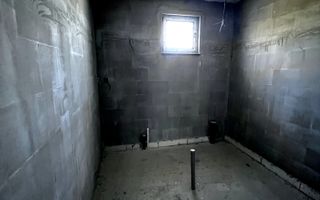 Vanzare casa P+M in Sendreni( in spatele Primariei), pret 99 000 euro - Poză 16