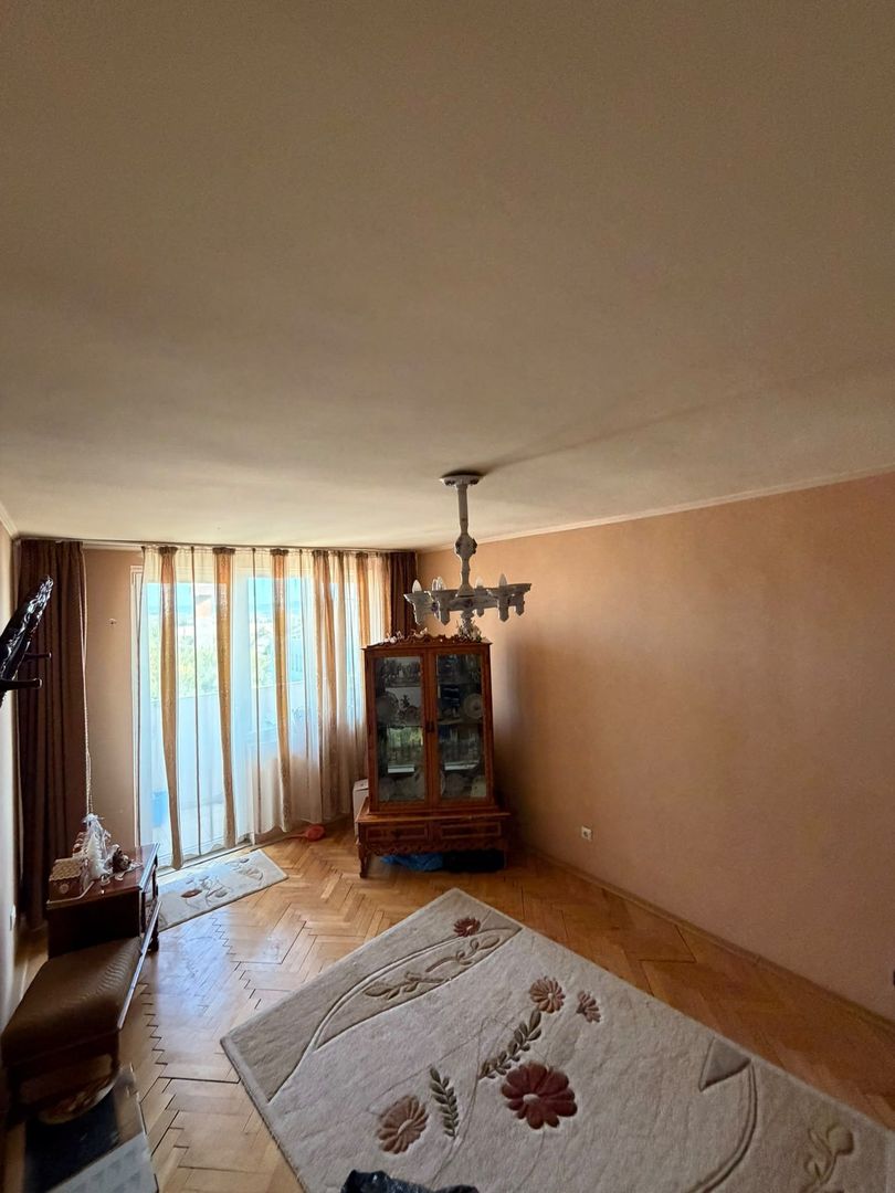 Apartament spațios cu 4 camere – Marghita, zona centrală - Poză 8