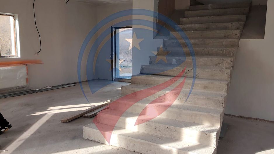 Vilă semifinisată de vânzare str. Remetea 217 mp si 670 mp teren - Poză 10