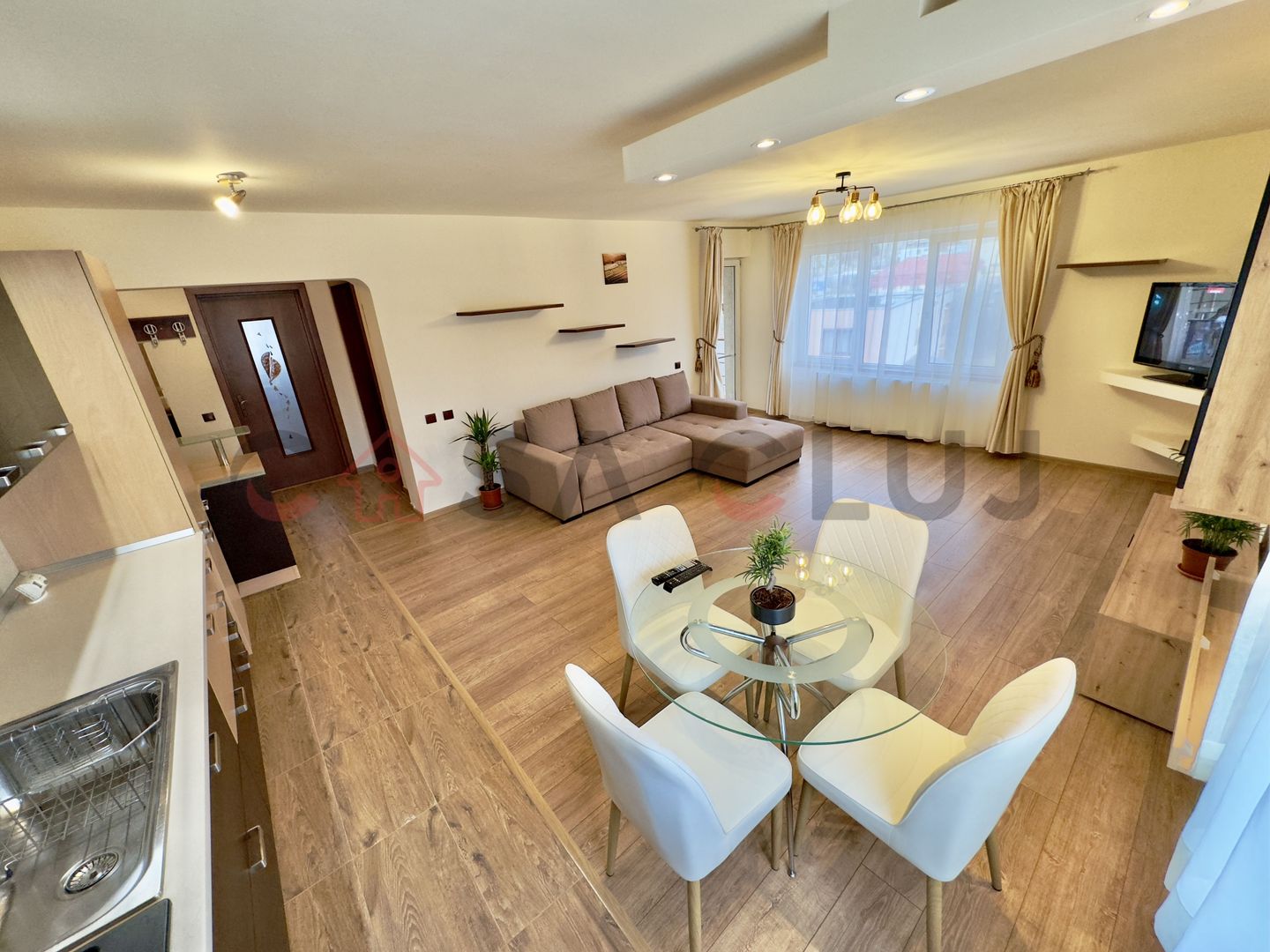 Apartament superb cu 2 camere, renovat , view panoramic, zona Dennver! - Poză 11