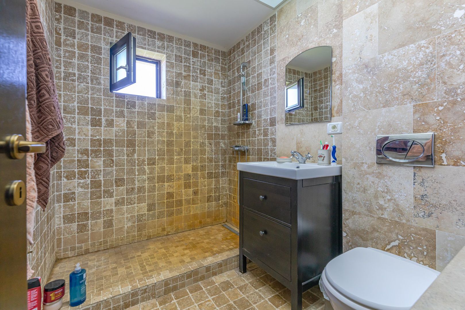 Casa individuala formata din living si 4 dormitoare in Halchiu - Poză 19