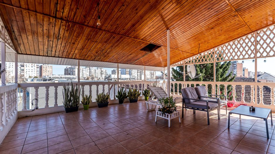 Casă spațioasă în mijlocul orasului, Str. Constantin Brâncuși - Poză 12