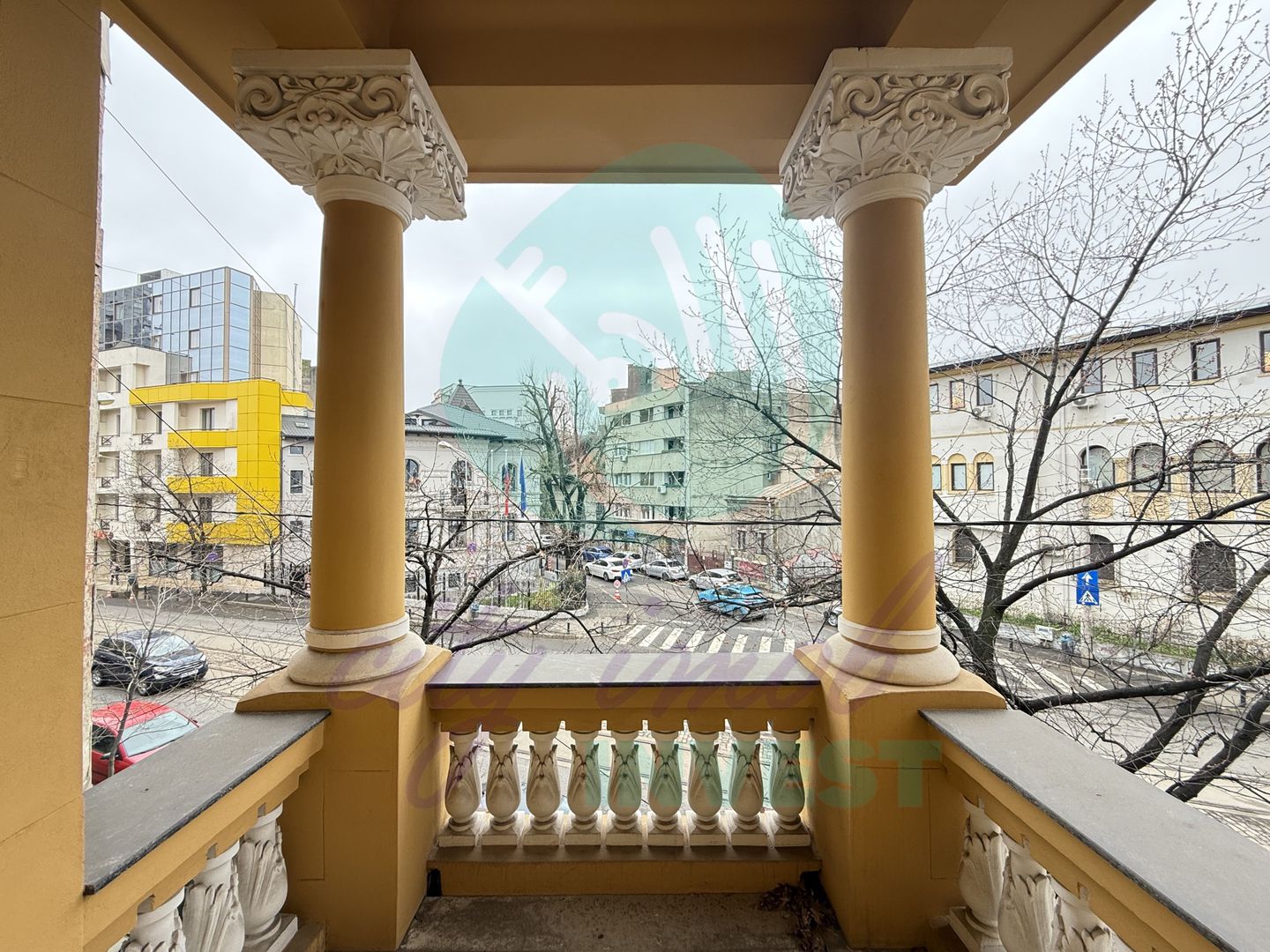 Apartament boieresc partial renovat - Poză 1