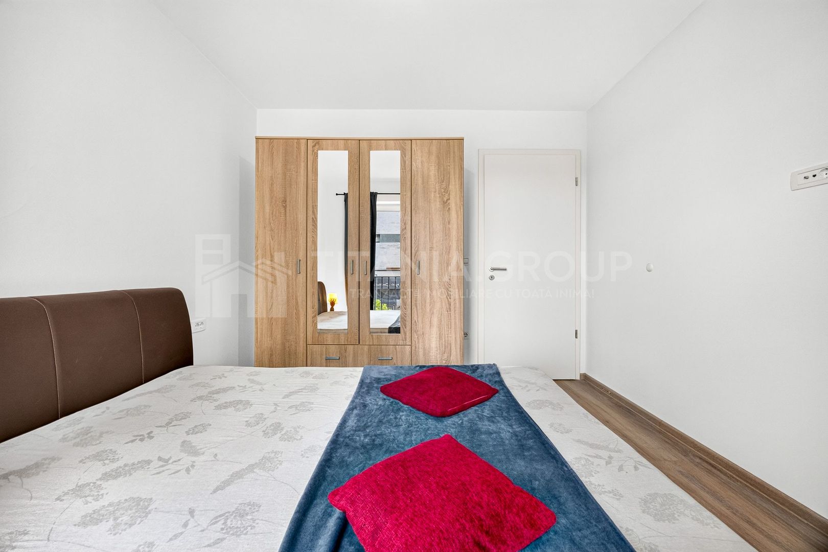 Studio modern | Kasper Coresi | Parcare & boxă - Poză 11