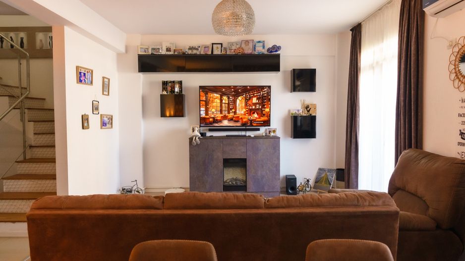 PALAZU MARE -  Vila Duplex cu 4 Camere, Panorama Superba si Curte Amenajata - Poză 2