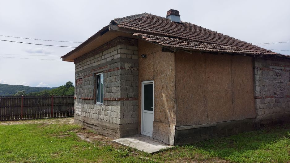 Casa de terminat in Bascov-Valea Ursului, Strada Salcamilor - Poză 8