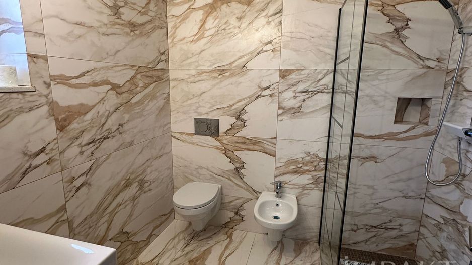 Casa superba de vanzare, situata intr-o zona aerisita a Dezmirului! - Poză 18