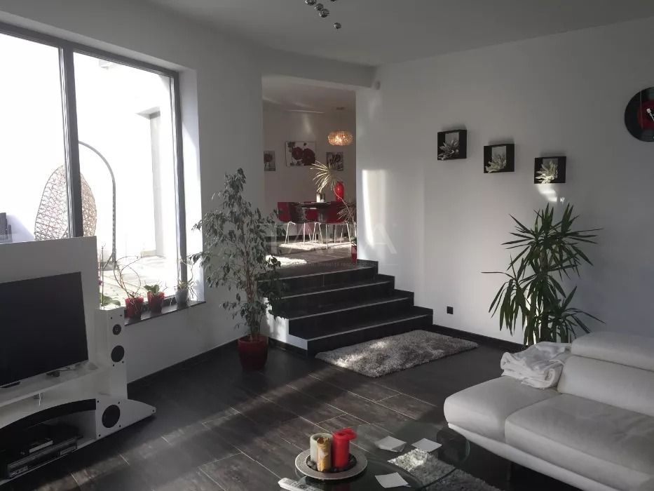 Vila deosebită cu 6 camere, piscină și grădină amenajată – Florești. - Poză 5