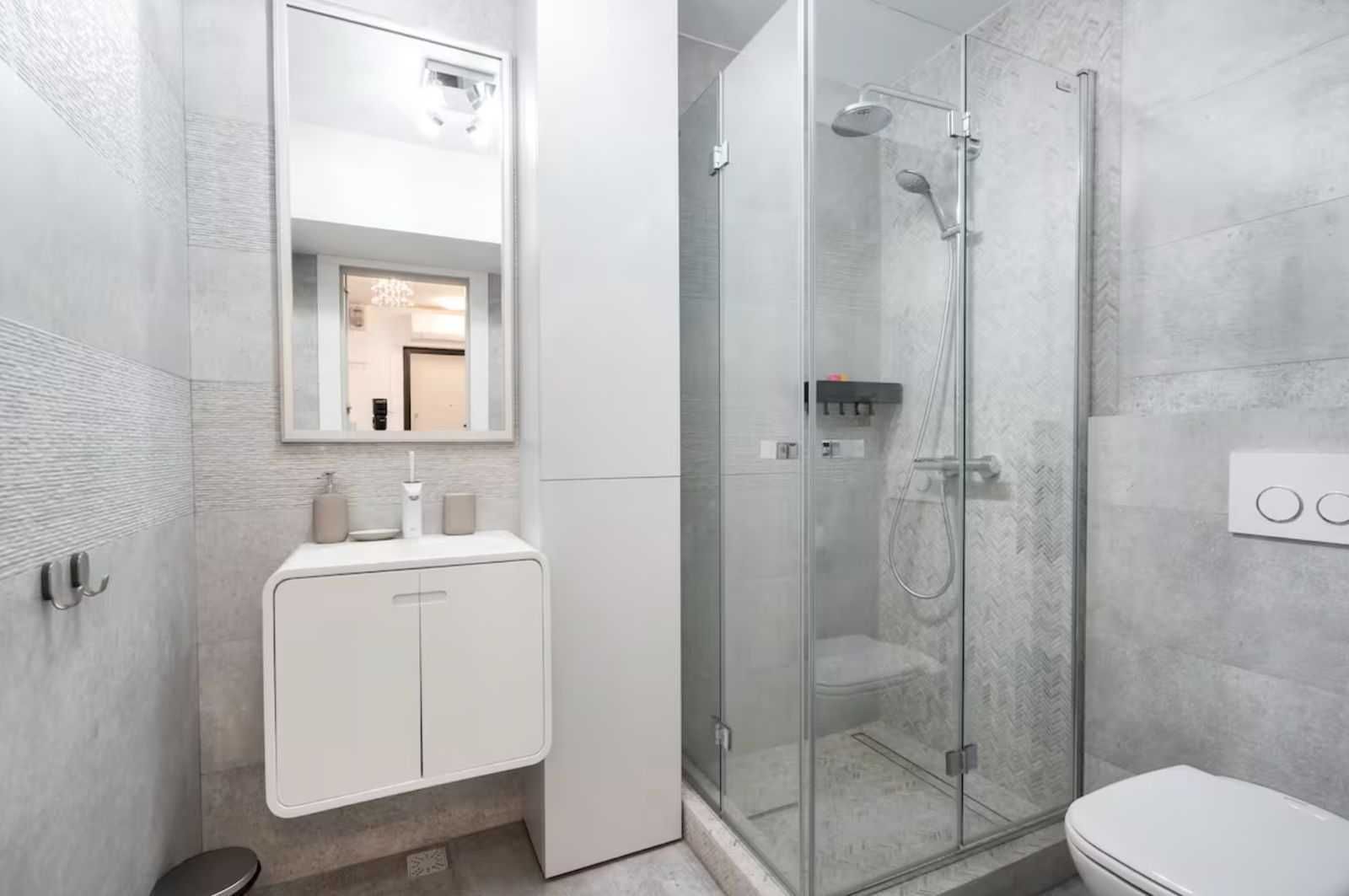 Garsonieră spațioasă de închiriat, Piata Romană, complet mobilat, curte. - Poză 3