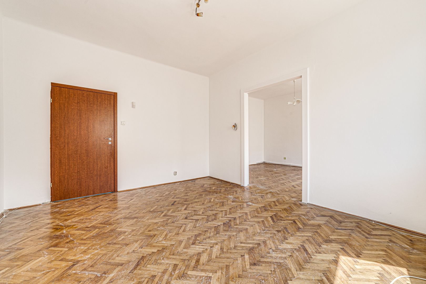 Preț redus! Apartament la casă, în centru - Poză 3