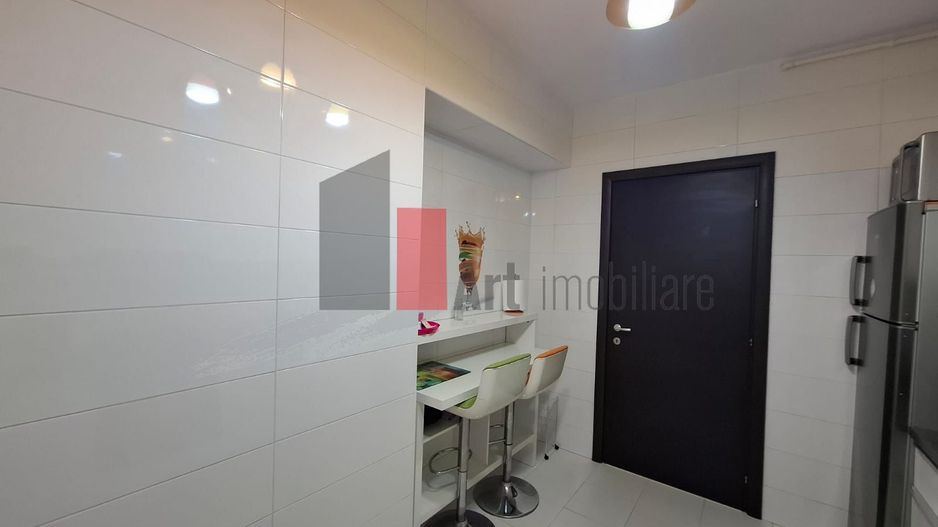 Apartament Piata Unirii, bloc 2013,  liber - Poză 14