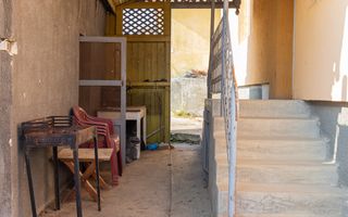 Casă spațioasă cu potențial de renovare și personalizare, în Viișoara - Poză 17