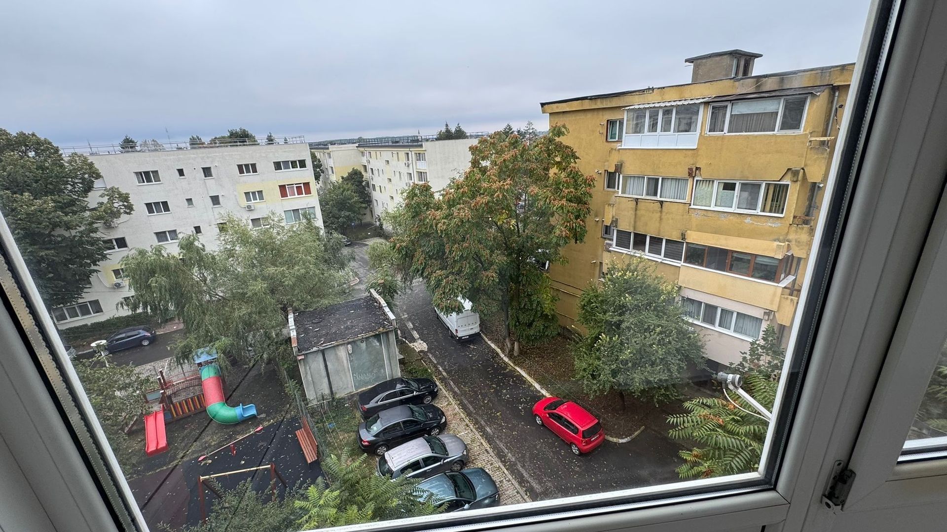 De vânzare apartament 2 camere, Studio Buftea, pregătit de mutat - Poză 11