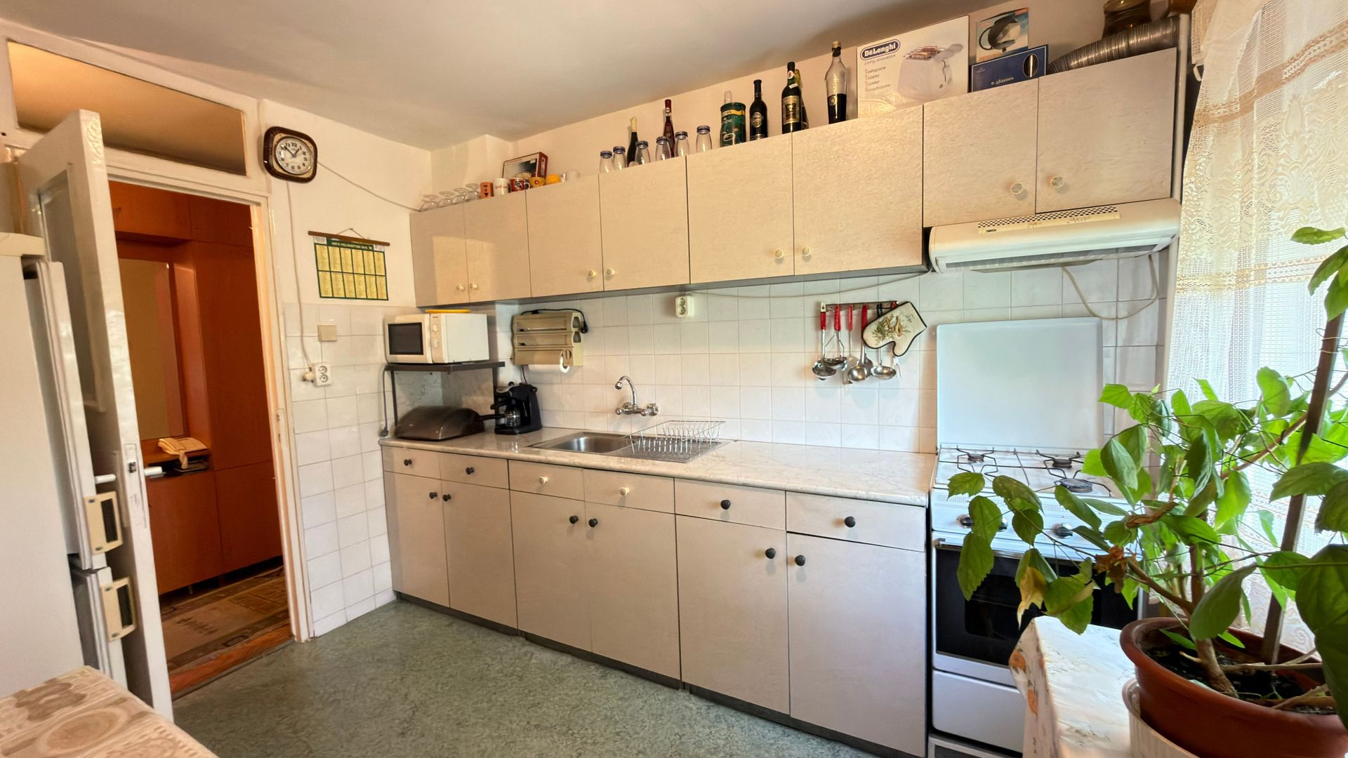 Apartament 2 camere MV1 Str. Narcisei 5 Etaj III - Carei - Poză 2