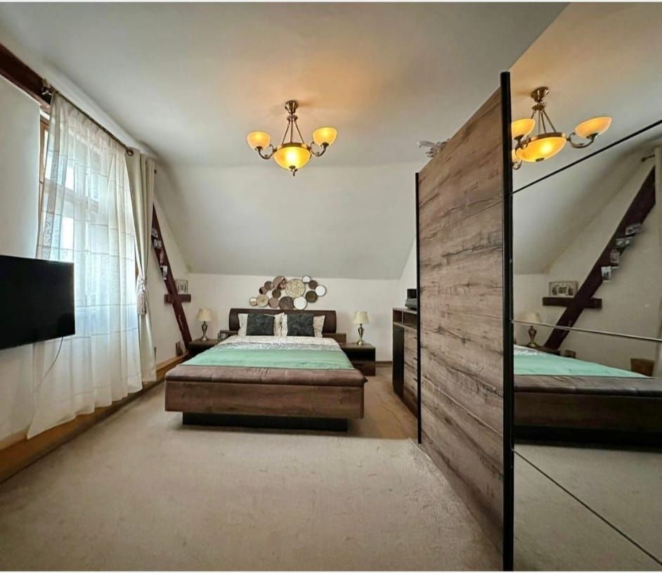 Apartament spațios în Centrul Istoric al Brașovului – zonă premium - Poză 4