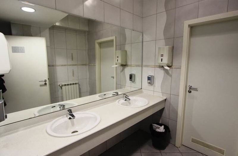 Showroom -150mp-zona de Nord - Poză 6