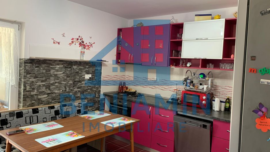 Casă spațioasă P+M de vânzare cartier Bordei - Poză 2