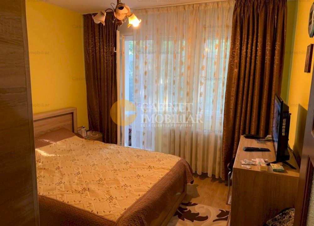 3 CAMERE DECOMANDAT - ETAJ INTERMEDIAR - ZONA PODU ROS - Poză 2