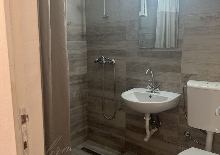 BRASADAS vinde garsoniera RENOVATA la PARTER in Micro 14. - Poză 8