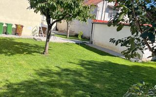 Casa recent renovata in zona centrala - cu loc de parcare si garaj - Poză 2