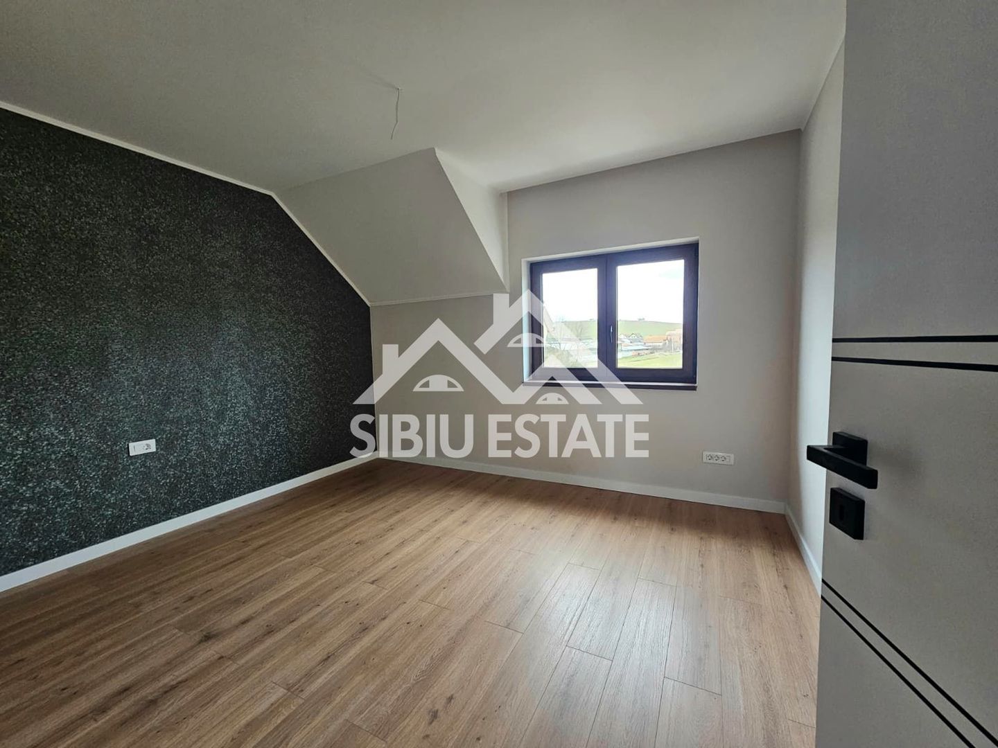 Casa noua amenajata, gata de mutare - Poză 9