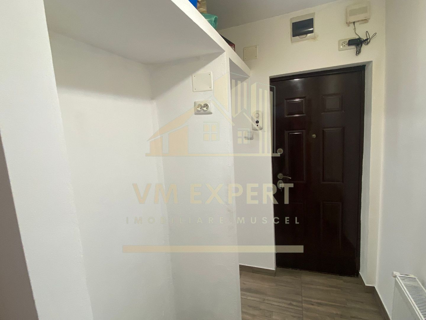 APARTAMENT 2 CAMERE ETAJ 2 ZONA VIȘOI CAMPULUNG - Poză 13