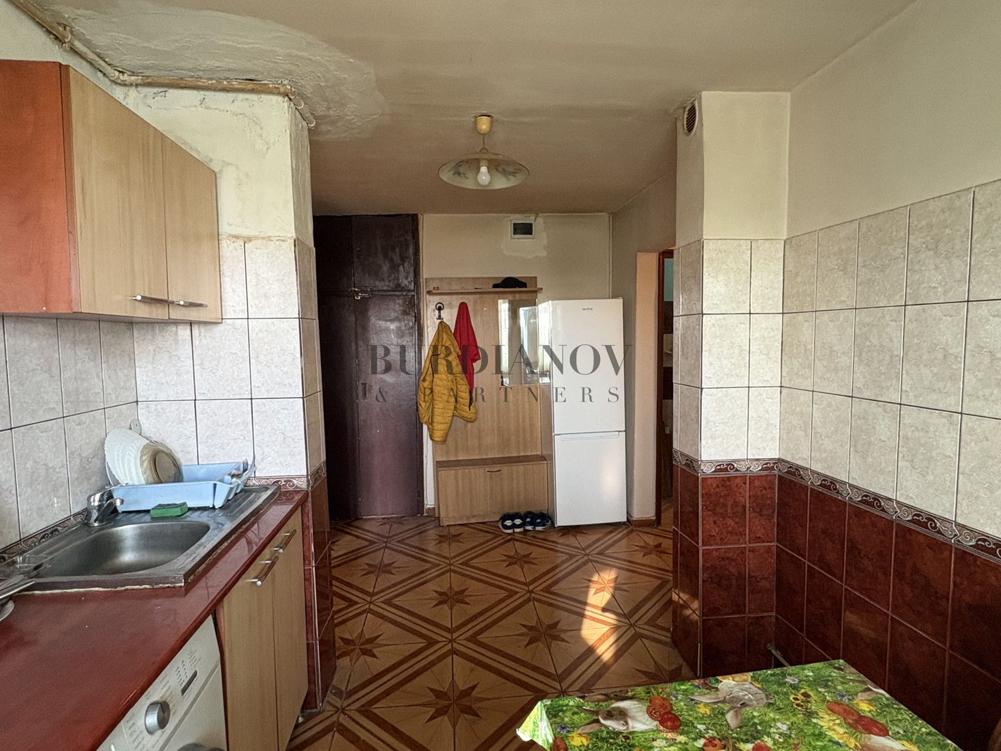 Apartament cu 3 camere - Centrală proprie - Metrou Apărătorii Patriei - Poză 2