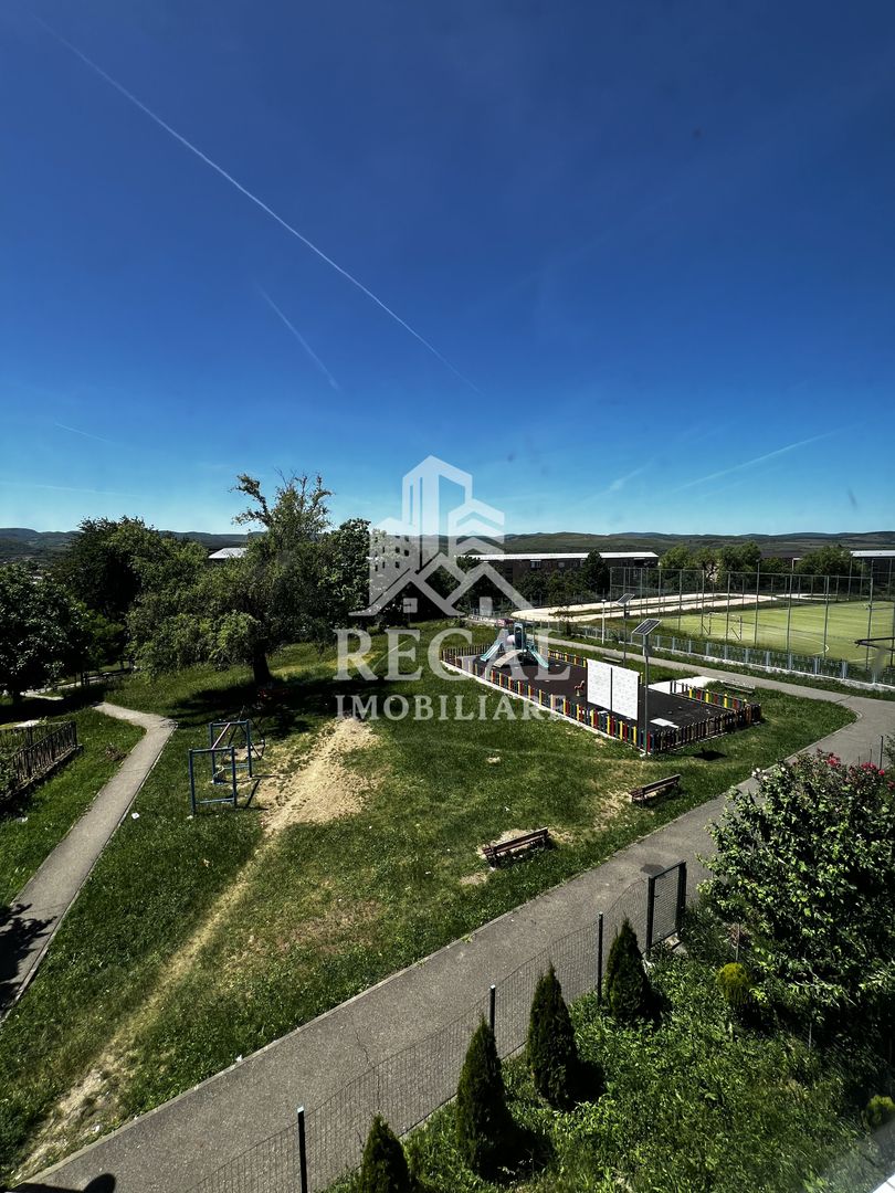 Apartament 2 camere decomandat – Micro 7 | Etaj 2 | Balcon | Panoramă - Poză 3