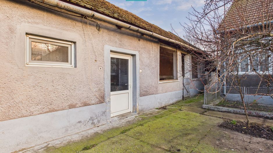 Proprietate cu 3 case din văiugă și teren în Nadab - Poză 17