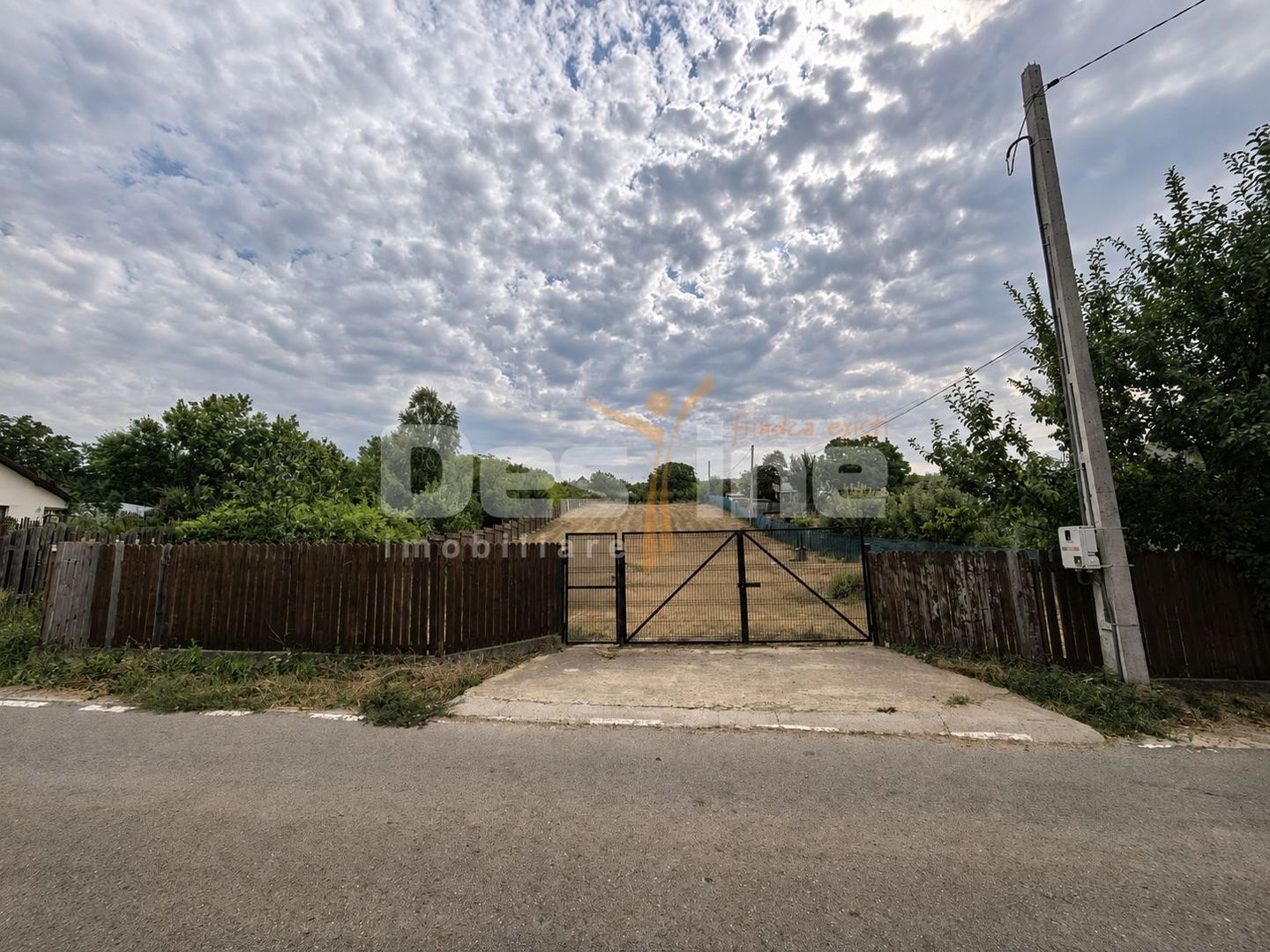 Teren 3.000 mp, cu autorizație și utilități - Poză 1