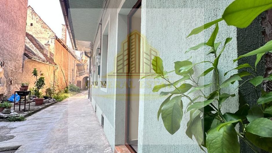 Apartament spre vanzare amplasat la doar 2 minute de Piata Sfatului - Poză 1