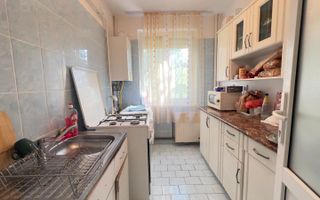 Apartament 3 camere etaj 1 - zona centrala - Poză 5