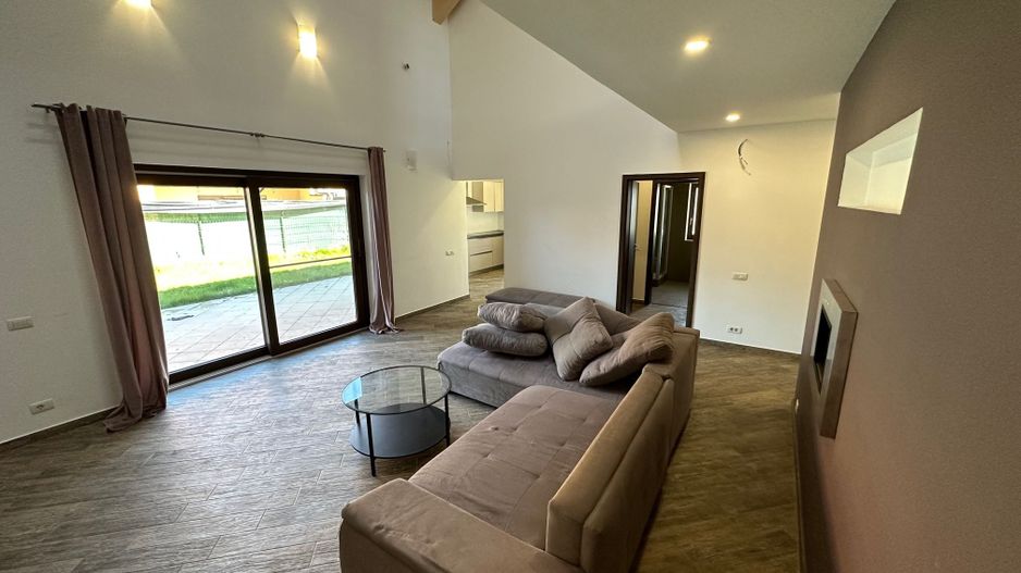 CASA SPATIOASA  CU GARAJ SI TEREN DE 600 MP - Poză 2