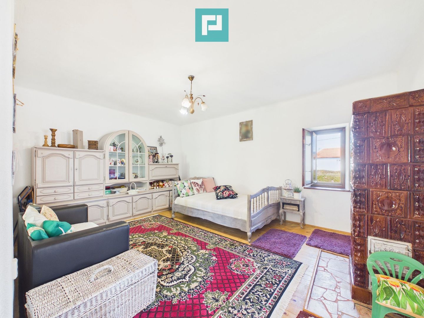 Casă cu 6 camere pe teren de 2029 mp – Miniş - Poză 13