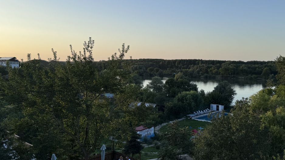 Hotel 25 camere 100 m deschidere DELTA DUNARII teren 12000 mp acces auto - Poză 6