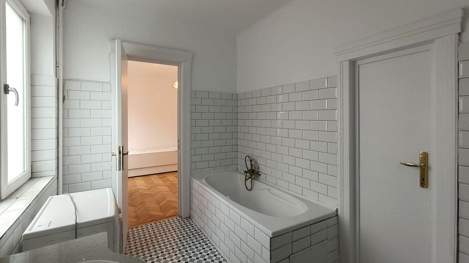 Inchiriem apartament complet renovat zona Universitatii - Poză 12