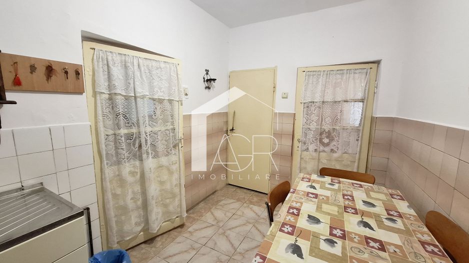 Casa cu 3 camere, zona Mihai Bravu - Poză 7