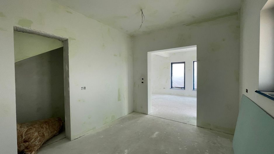 Casă individuală cu garaj-Moșnița Veche - Poză 4