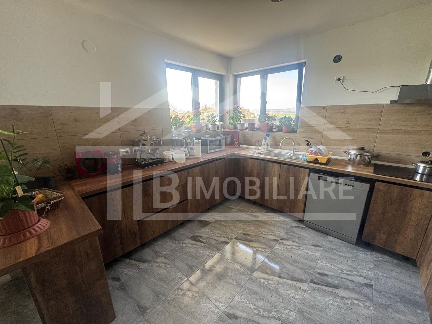 Casa individuala, 200 mp utili, 1399 mp teren, Zona Ernei - Poză 8