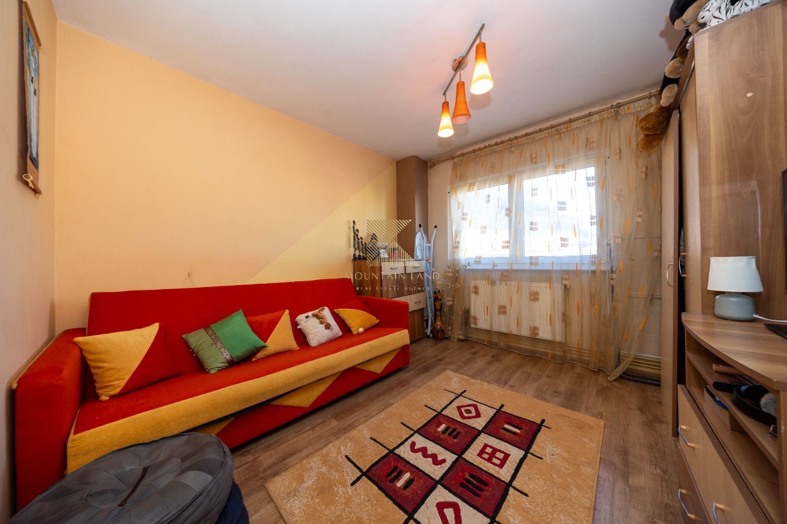 Apartament 3 camere, vedere superbă, Răcădău, str. Carpenului - Poză 11