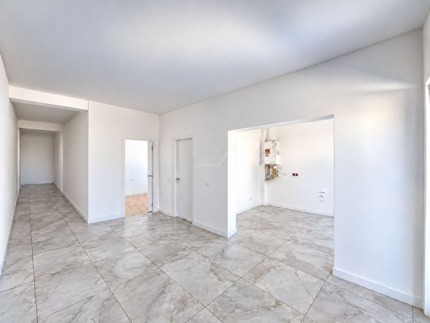 Bloc nou cu finisaje superioare. Etaj intermediar. Loc de parcare - Poză 2