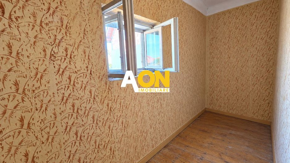 Casa traditionala, 3 camere, la asfalt, 1685 mp teren, Ciugud - Poză 11